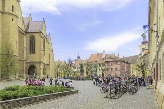 piata-huet sibiu-c-rebeka-bernetic-r